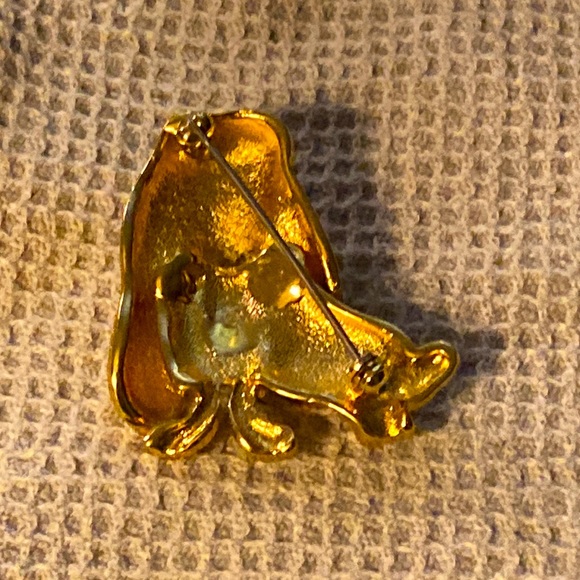 Basset hound hold brooch - Picture 3 of 4